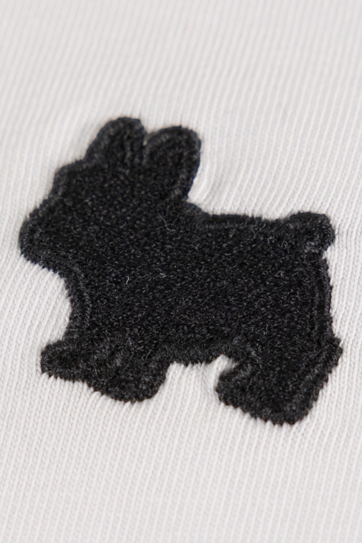 T-shirt Le Comptoir National en coton bio blanc cassé avec broderie noire Gaston Le Bouledogue sur la poitrine